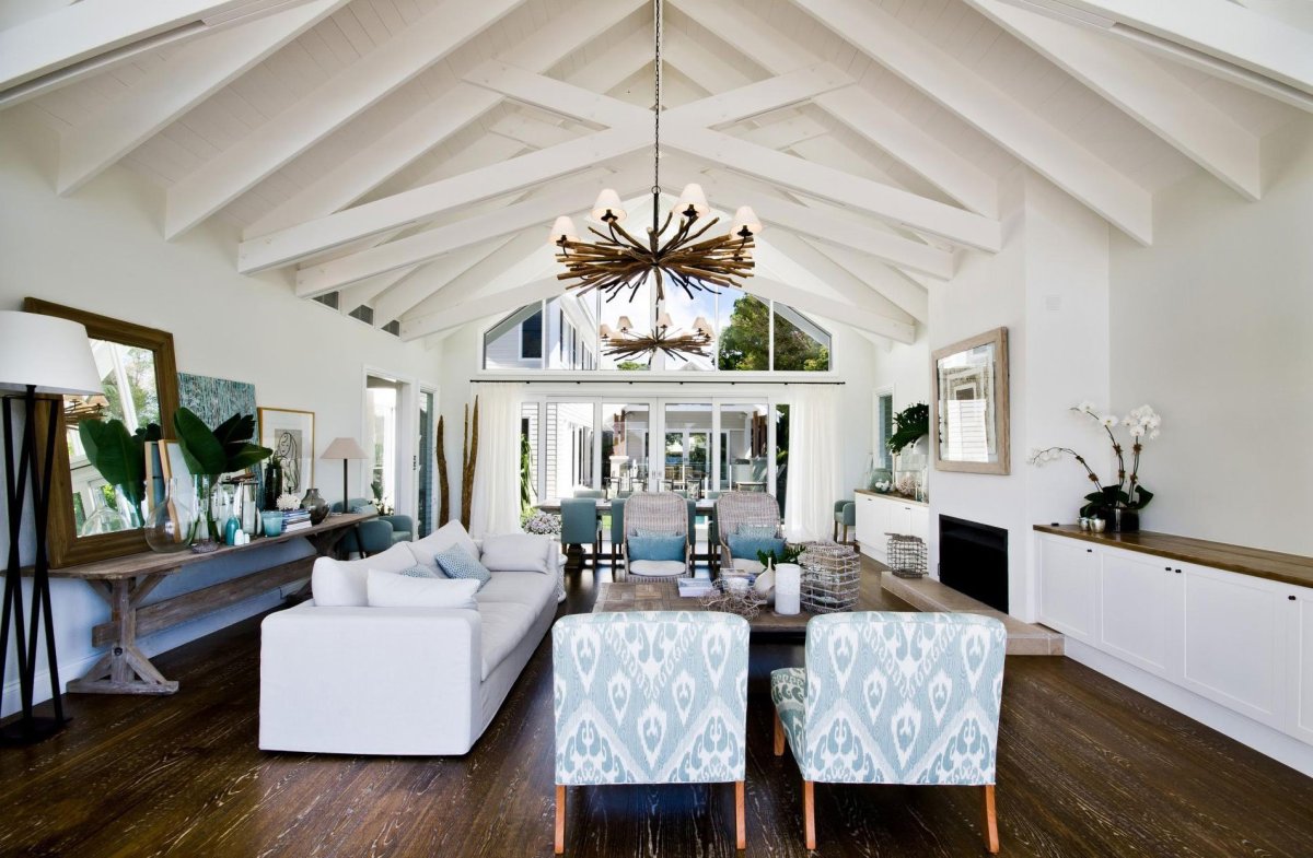 Деревянный дом без потолка