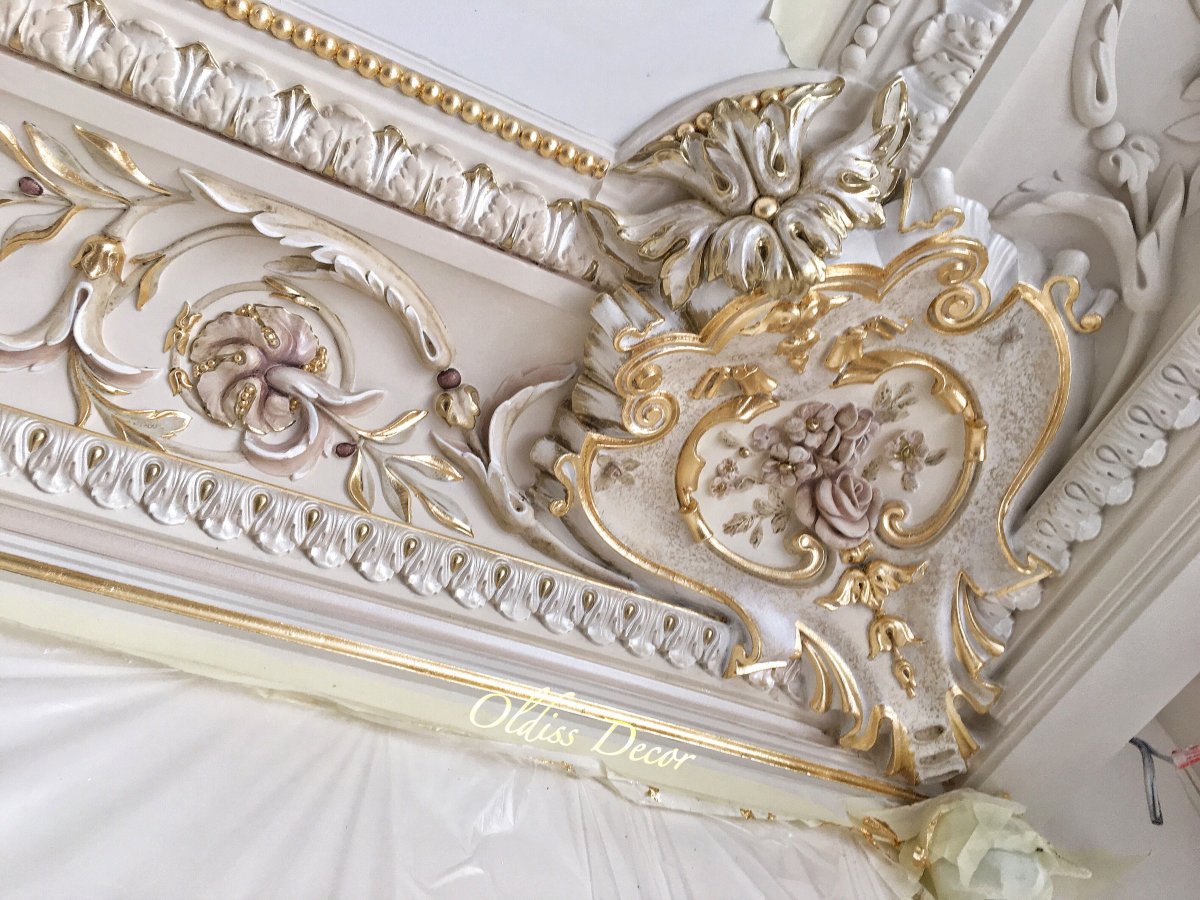 Лепнина на потолке