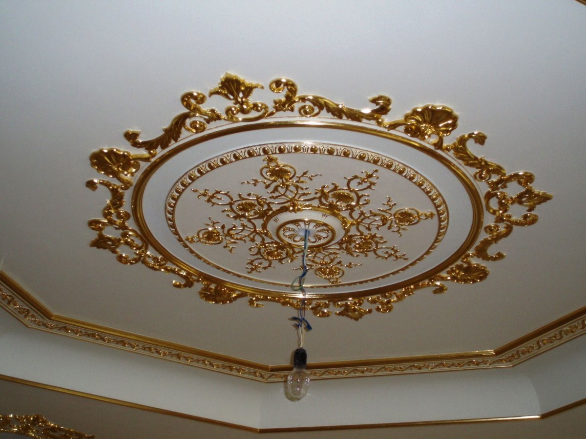 Круглый барельеф