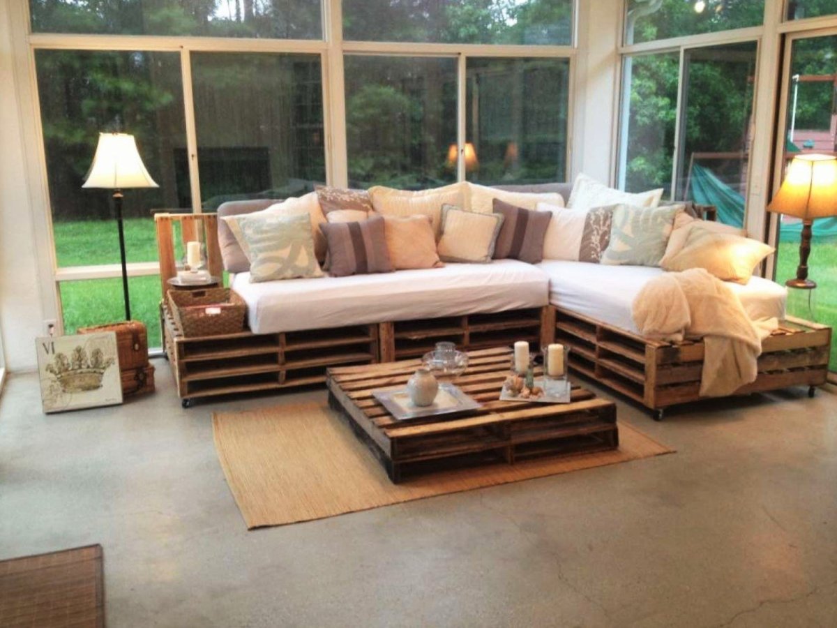 Диван из поддонов