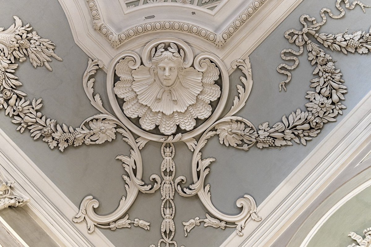 Плинтус потолочный 209028