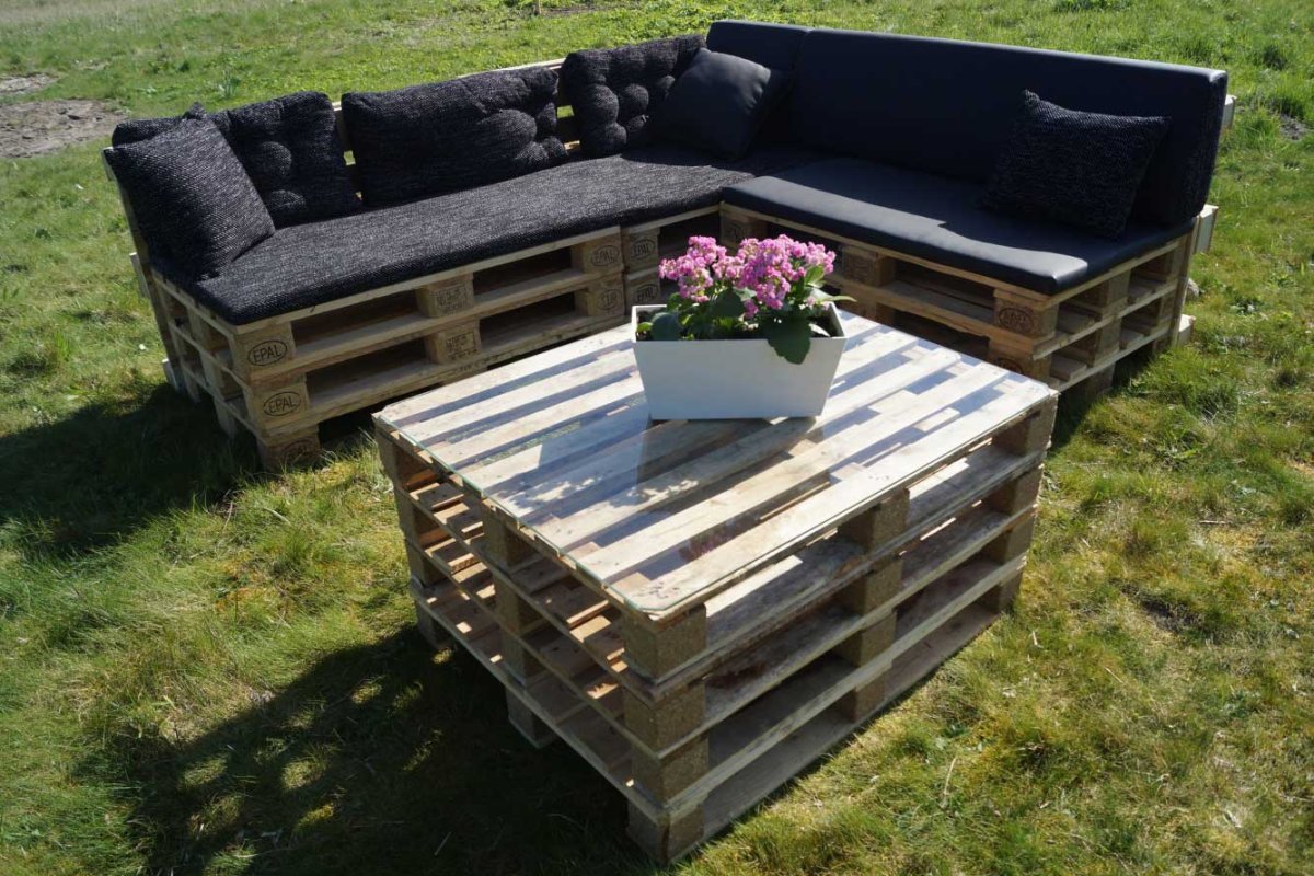 Угловой диван из паллет