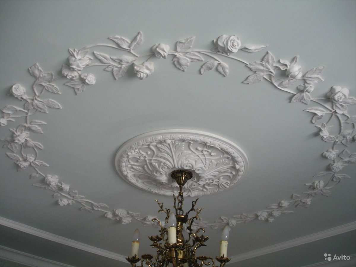 Лепнина на потолке