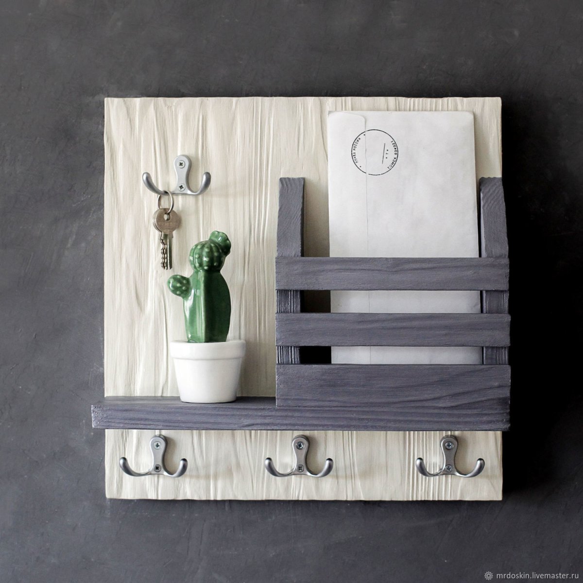 Ключница с полочкой