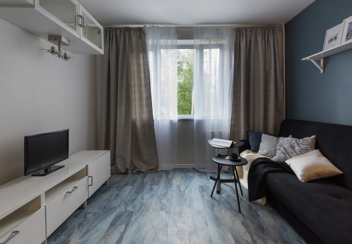 Гостиная в хрущевке в серых тонах