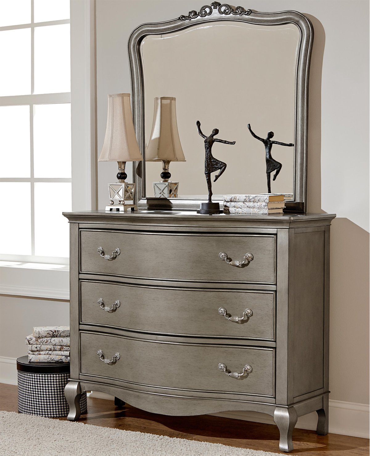 Комод с зеркалом в прихожую