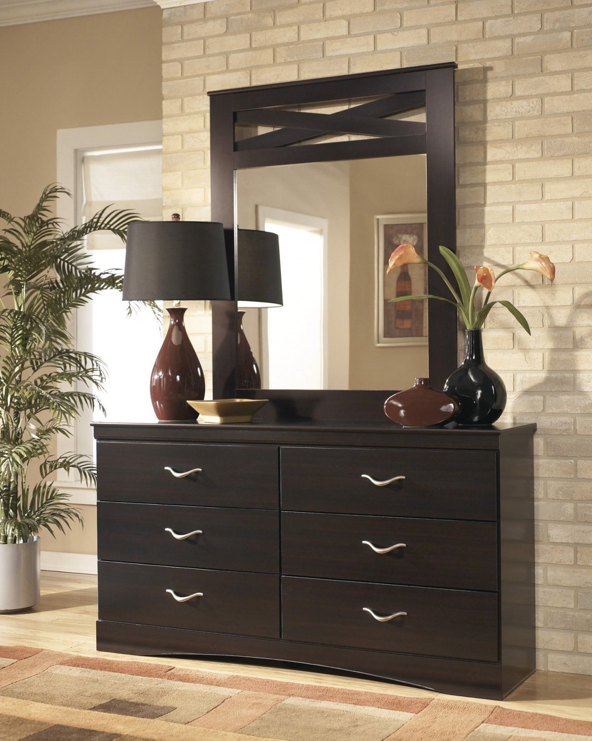 Комод с зеркалом