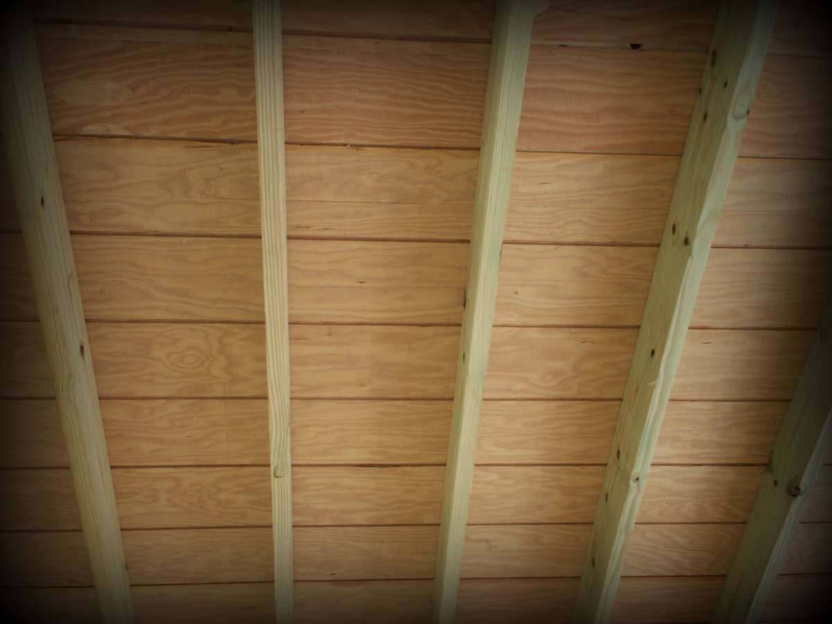 Как правильно обшить потолок по лагам имитацией бруса внутри дома