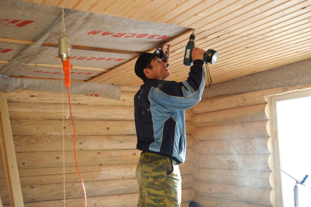 Монтаж имитации бруса на потолок