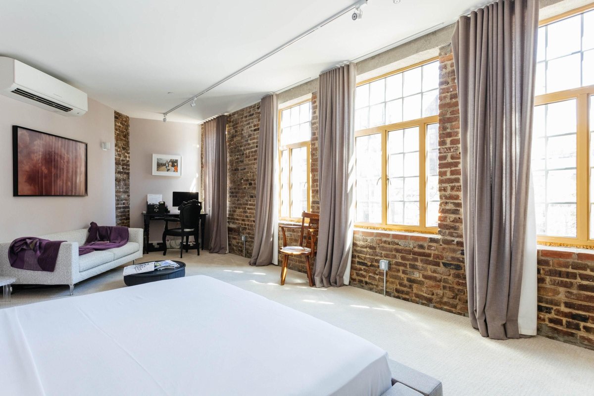 Шторы в кирпичном лофте