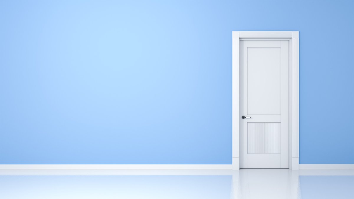 Дверь на прозрачном фоне