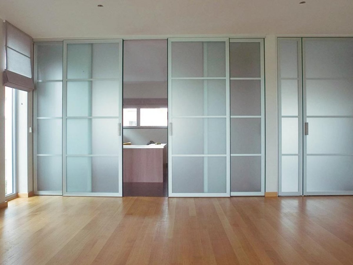 Раздвижные двери для зонирования комнаты