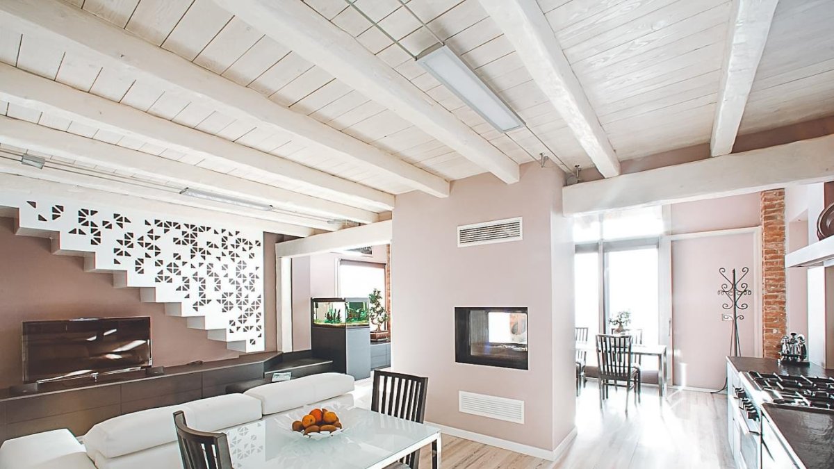 Балки в интерьере гостиной