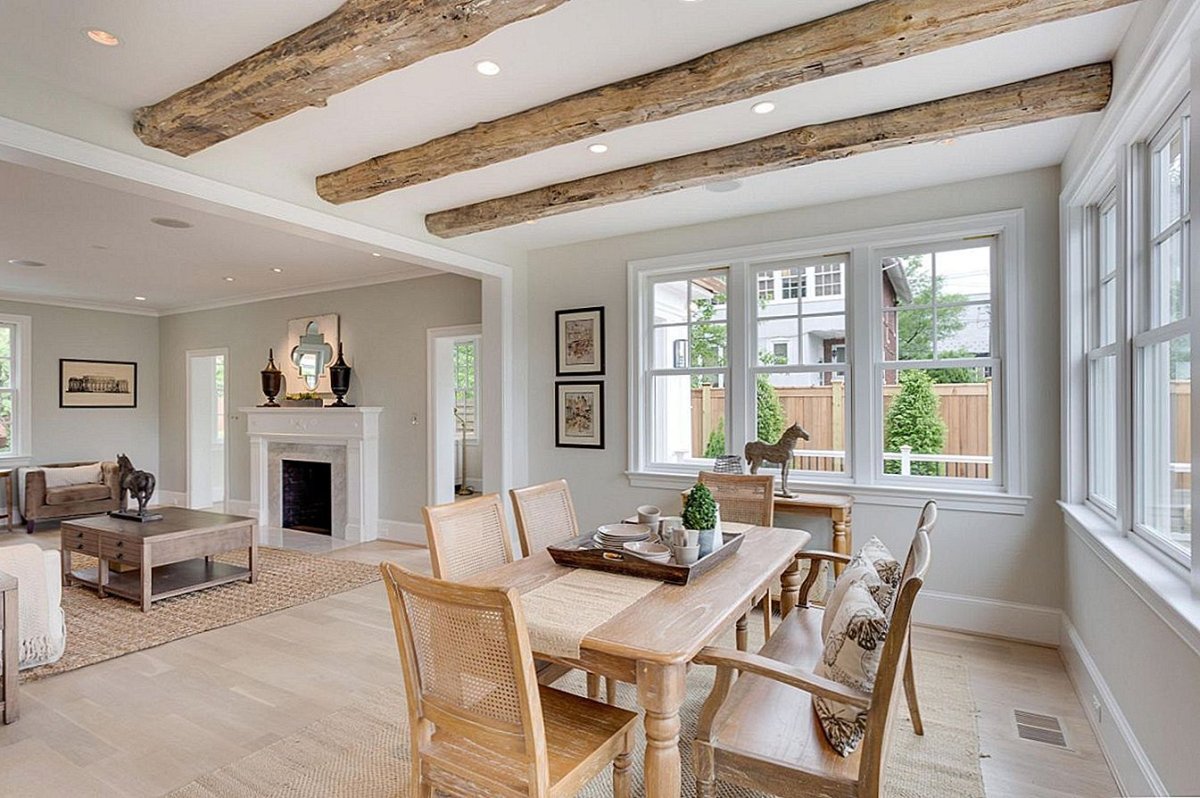 Натяжной потолок с балками