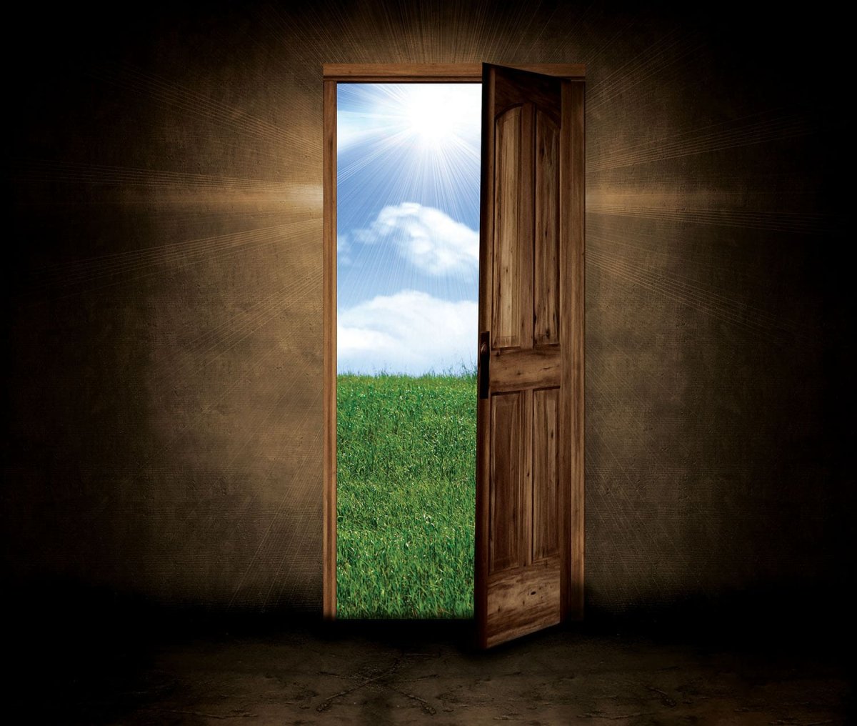 Дверь приоткрыта