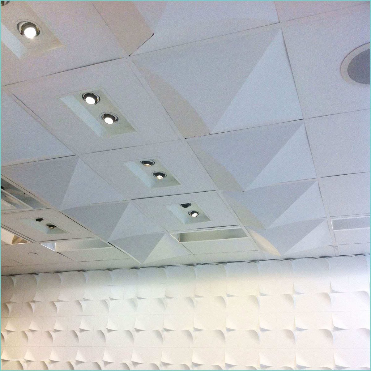 Резные натяжные потолки