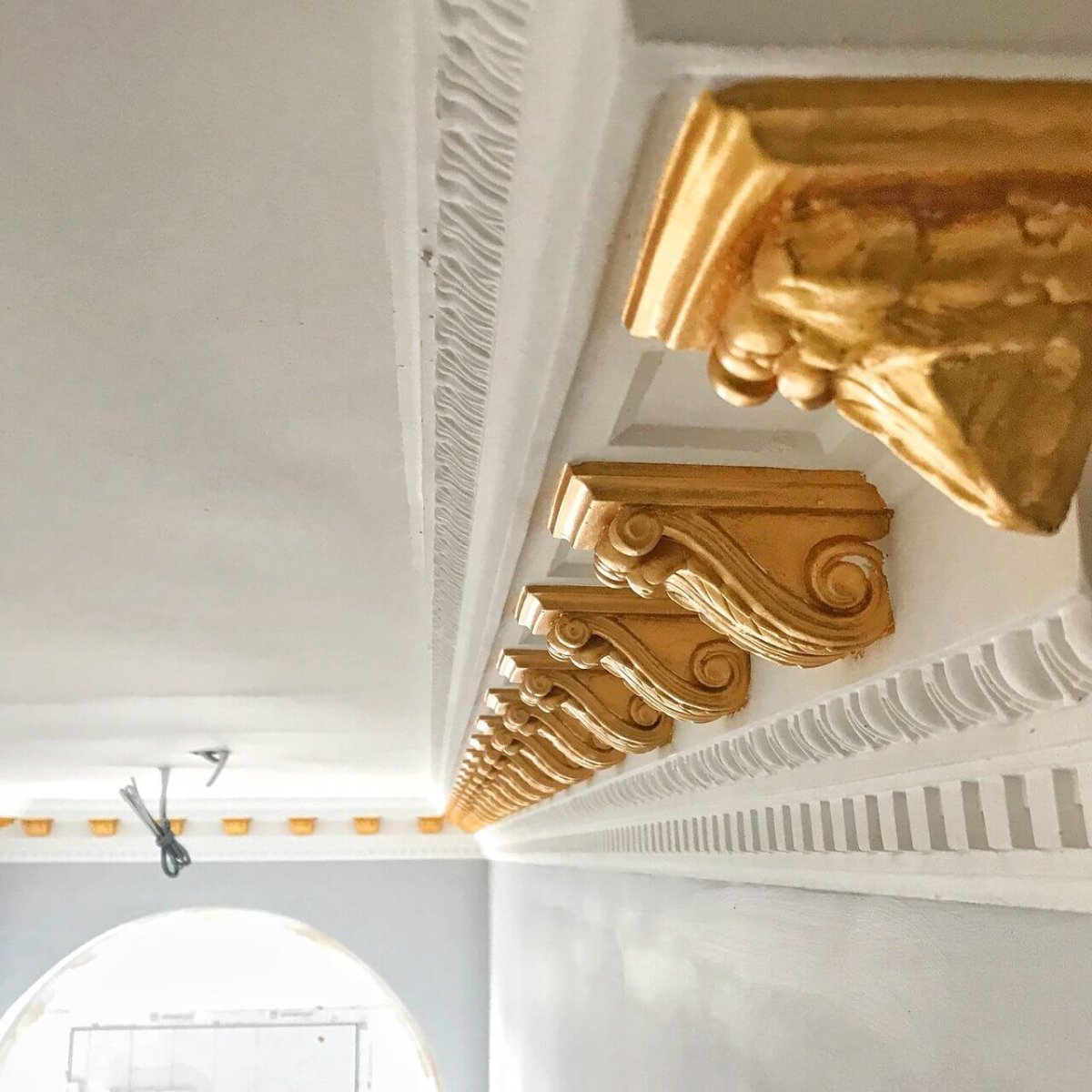 Гипсовый карниз