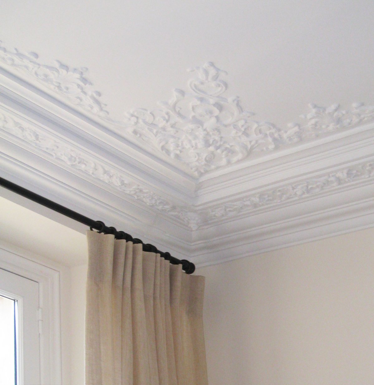 Световой карниз из гипса