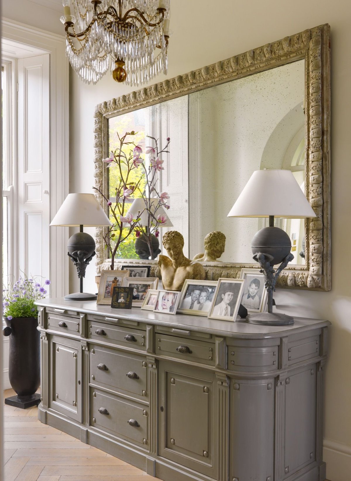 Столик в прихожей в коридоре высота