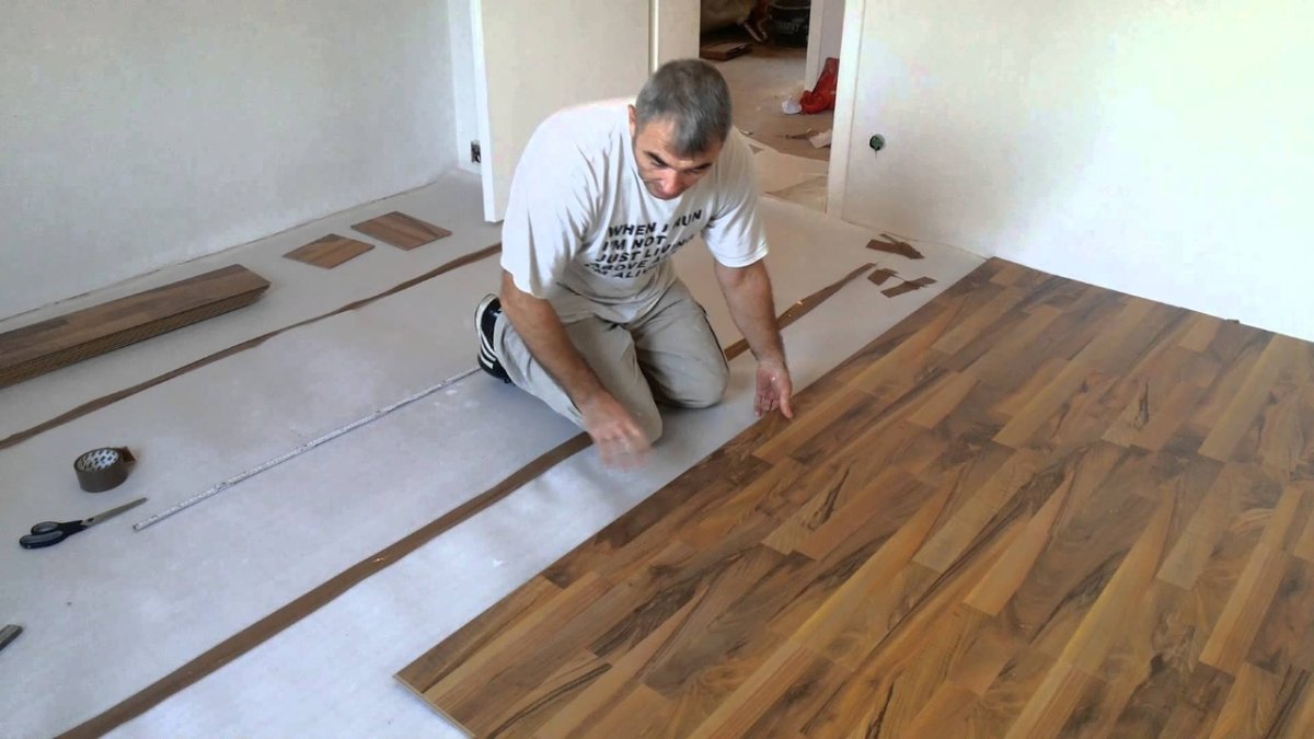 Укладка ламината без плинтуса