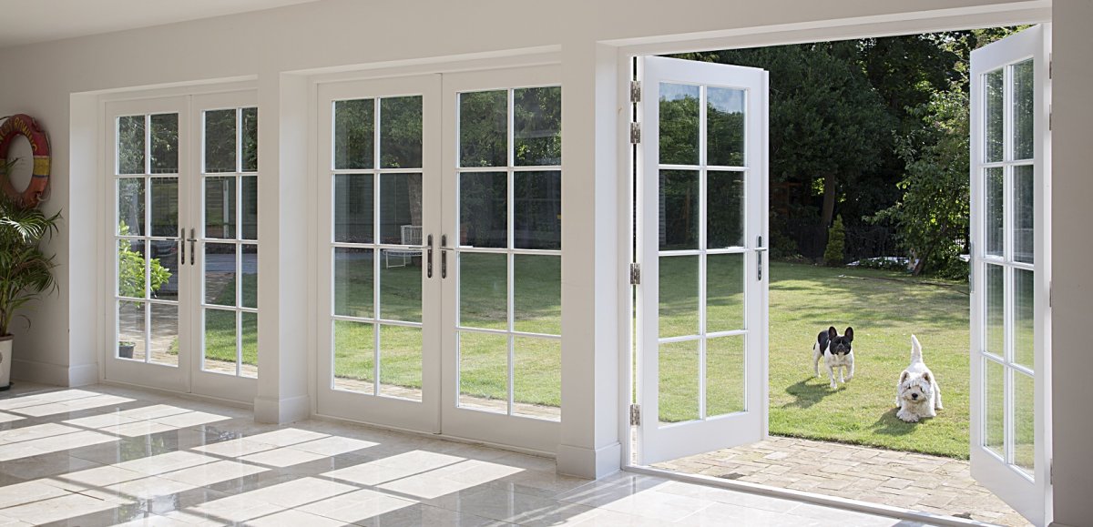 Пластиковая дверь на террасу