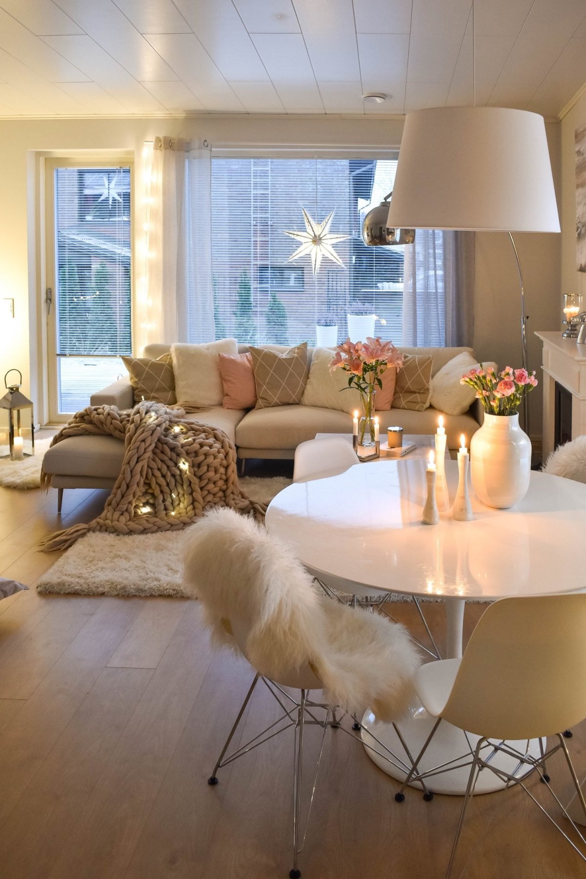 Интерьер большой гостиной