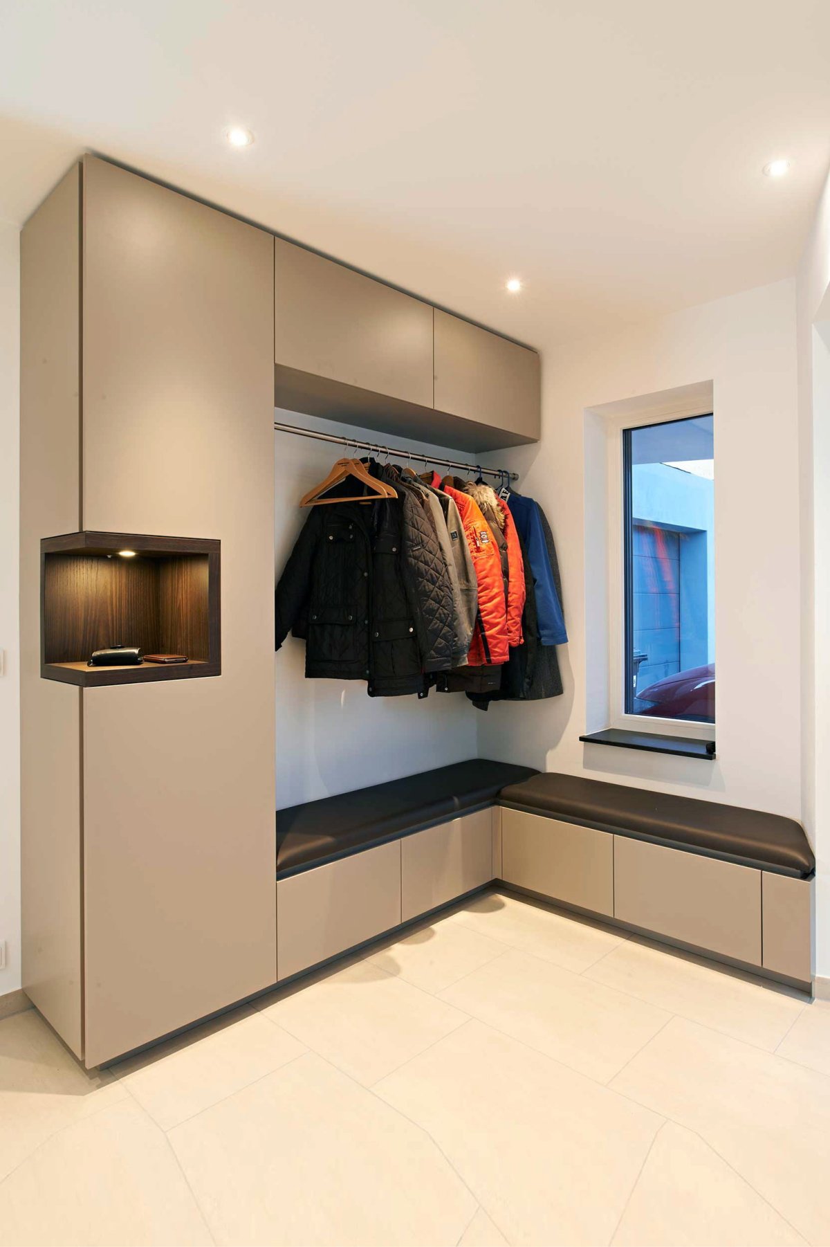 Угловой шкаф в прихожую 2020