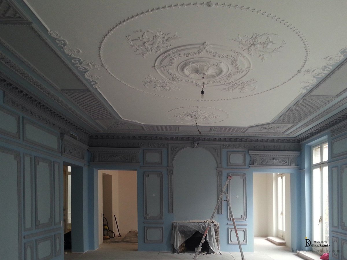Украшение потолка лепниной