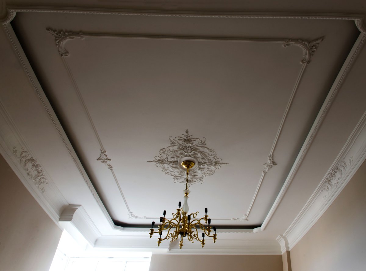 Лепнина на потолке