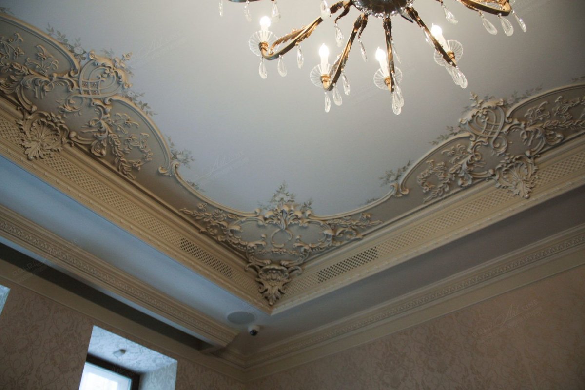 Красивые потолки с лепниной