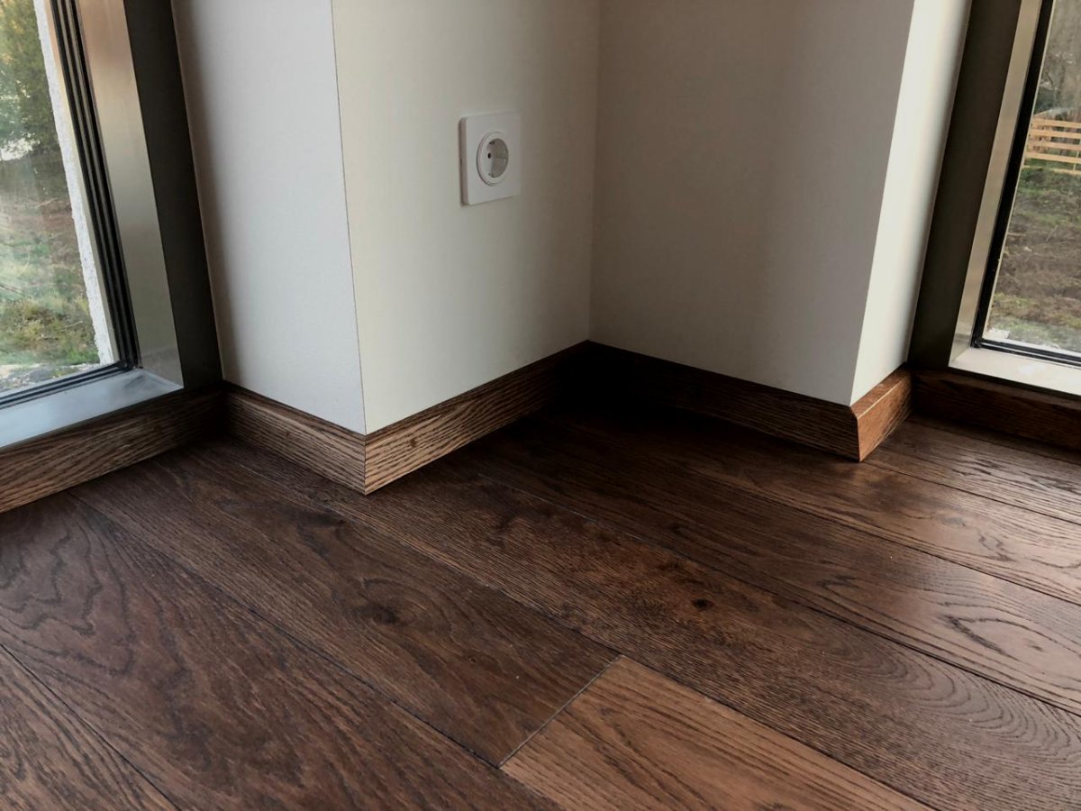 Плинтус скрытого монтажа Union 60 мм + декоративная вставка