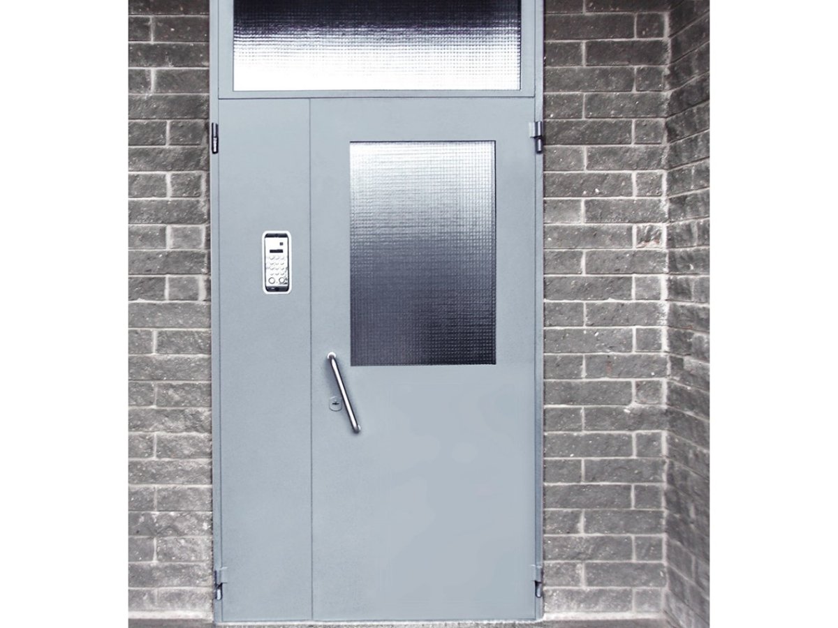 Тамбурные двери в подъезд