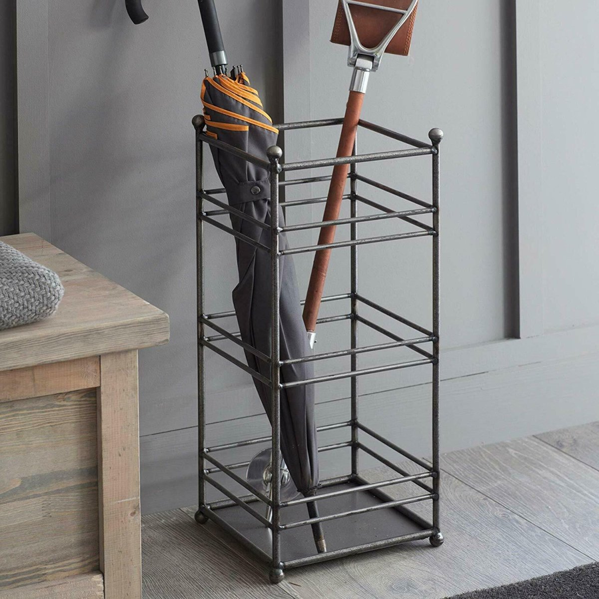 Держатель для зонтиков в прихожую