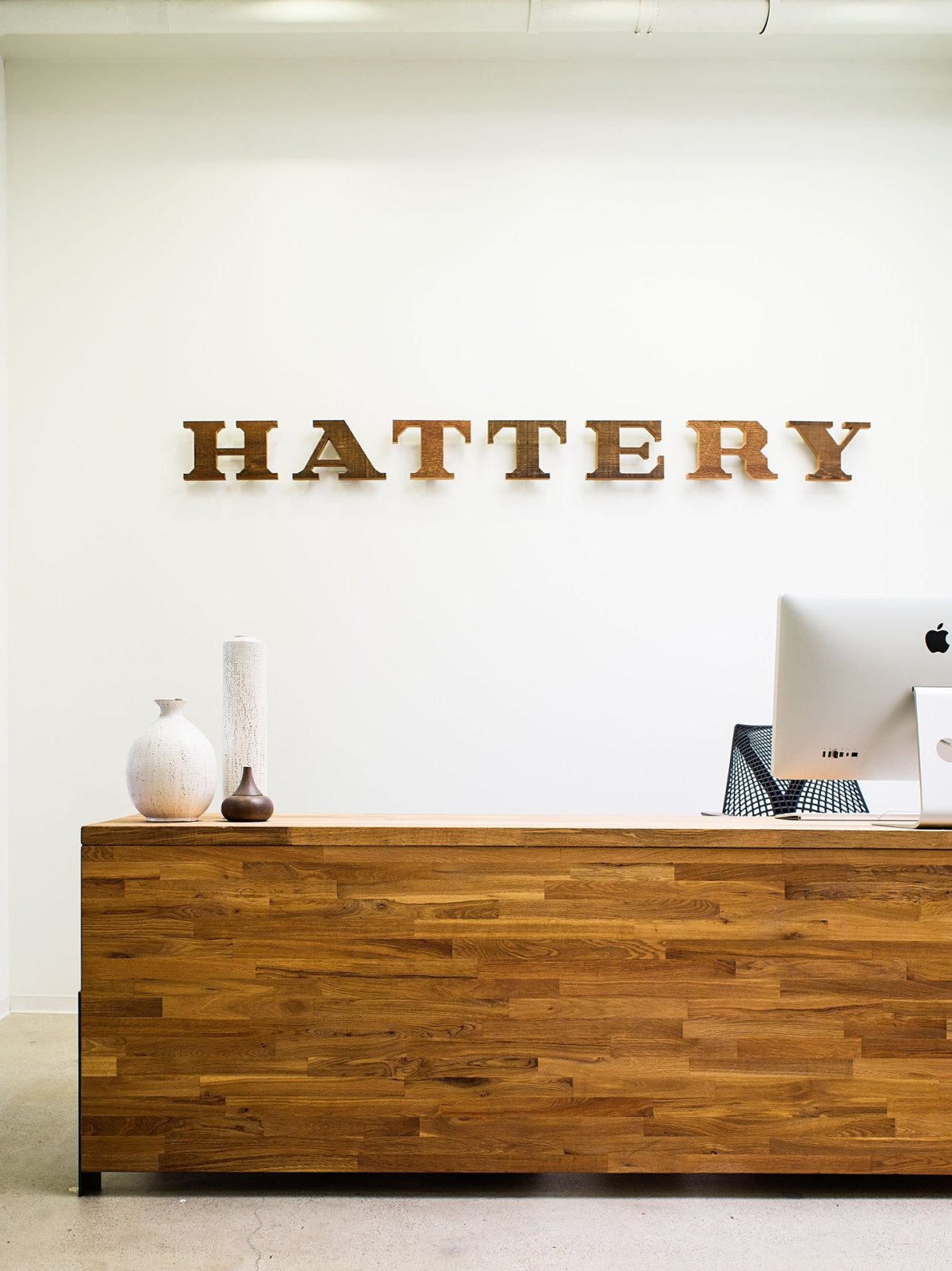 Ресепшен из дерева