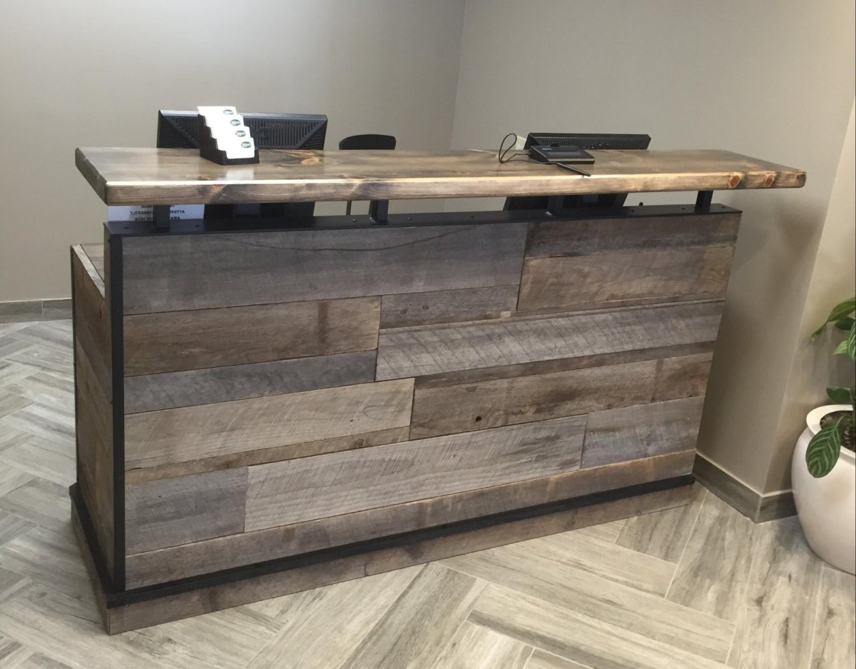 Стойки ресепшн в стиле лофт