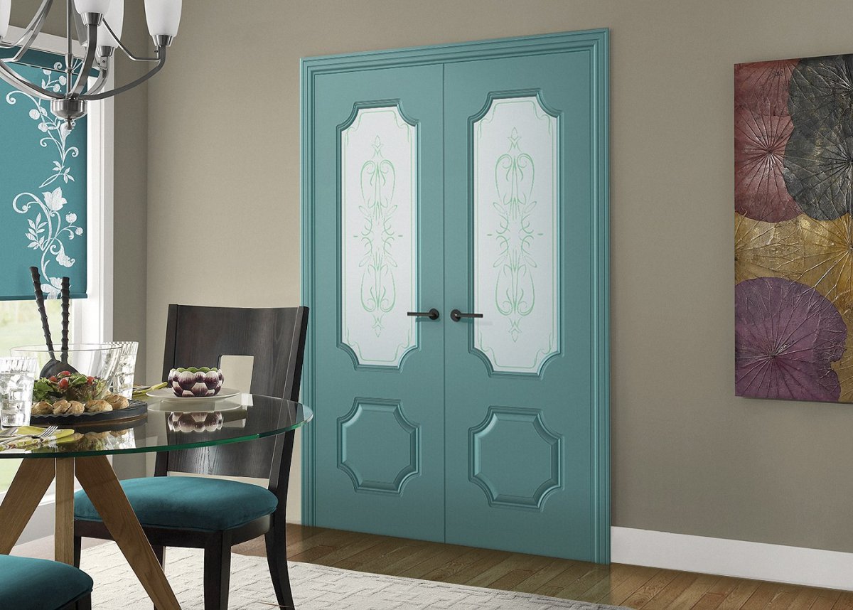 Зеленые межкомнатные двери в сером интерьере