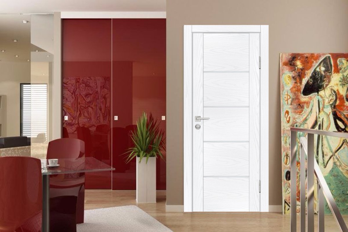 Межкомнатные глянцевые двери из красного дерева