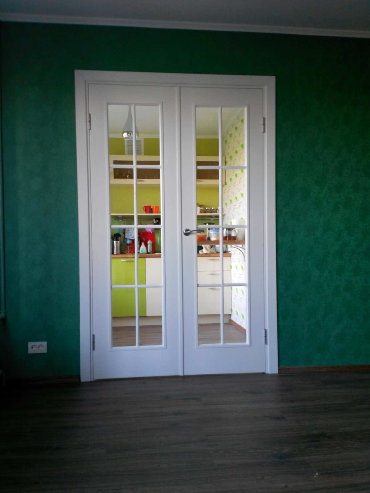 Межкомнатные двери с переплетом