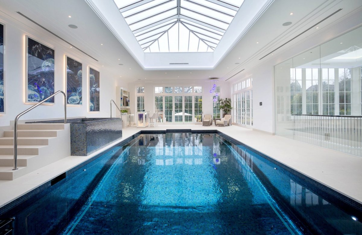 Дом2 в бассейне учасницы