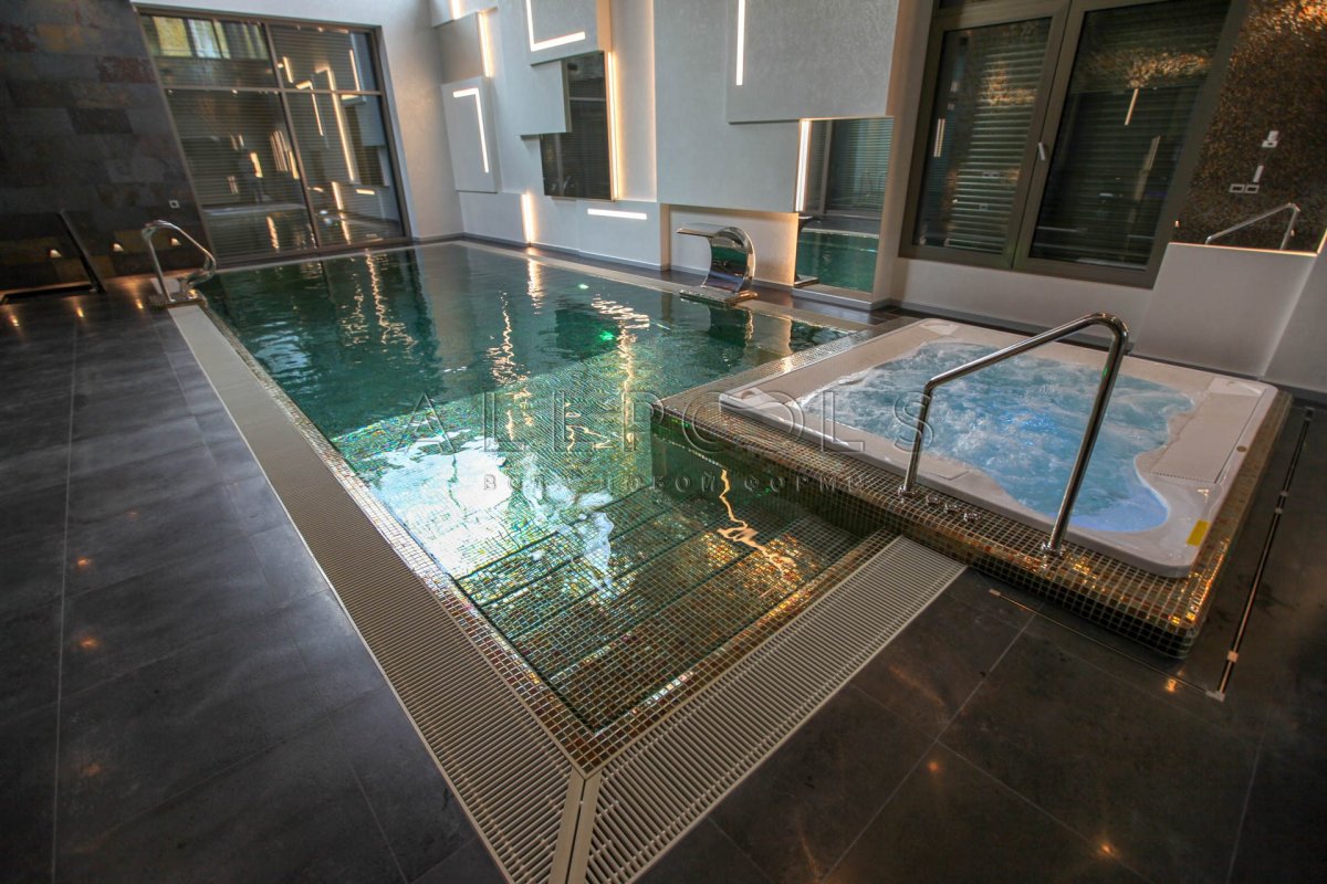 Самый дорогой бассейн в доме