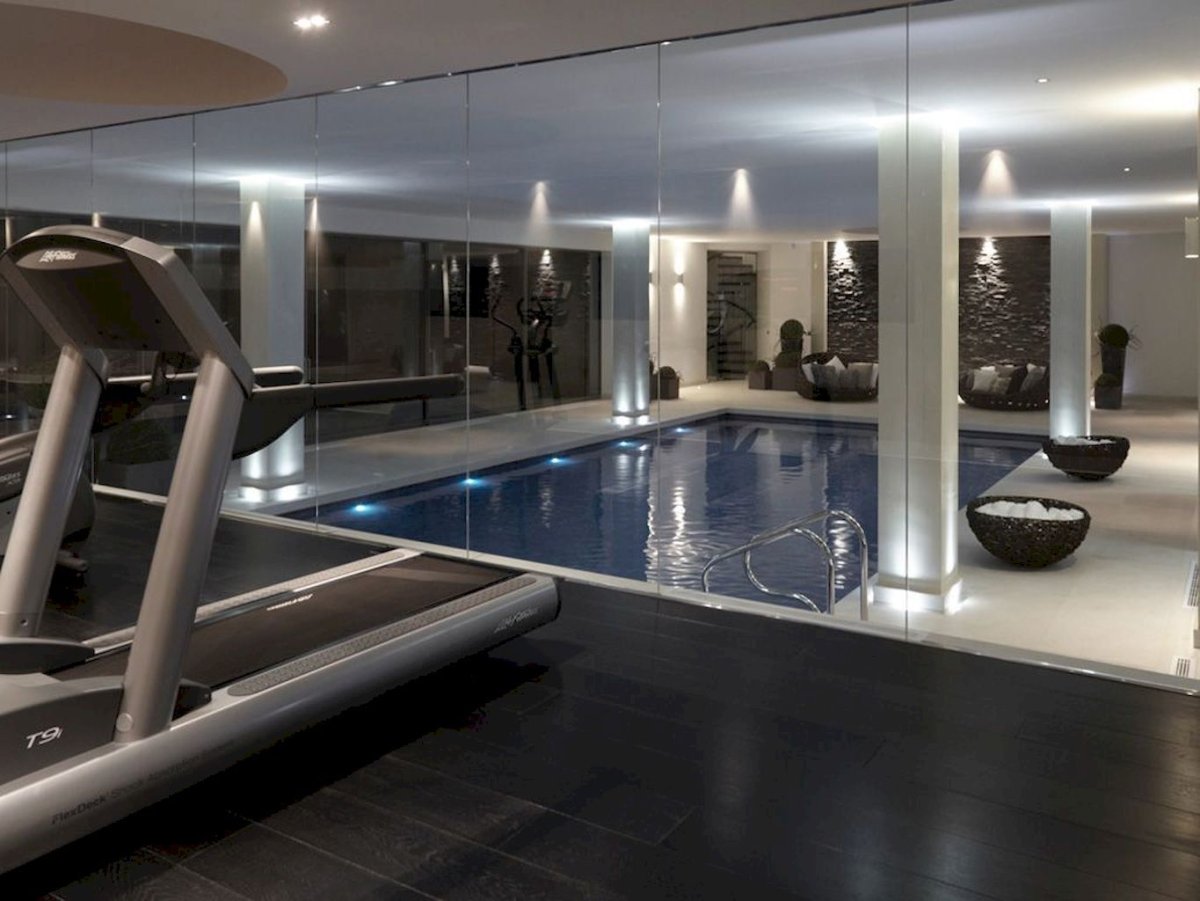 Бассейн в современном стиле