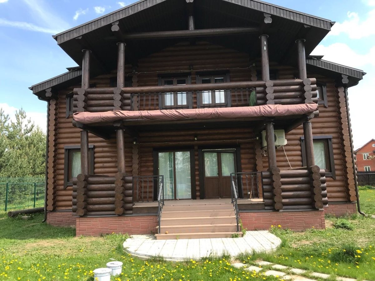 Деревянный дом до шлифовки и после