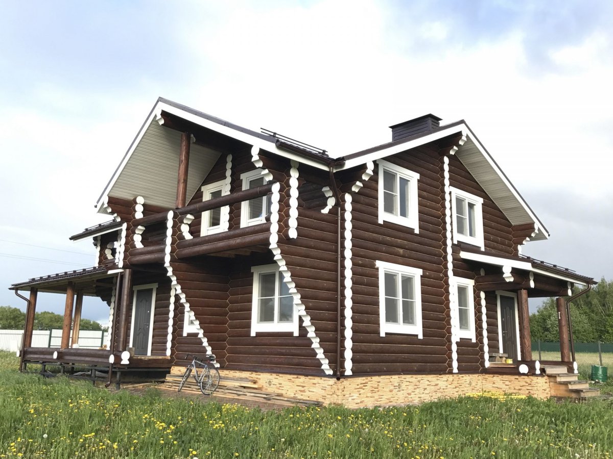 Деревянный дом покраска темно серый