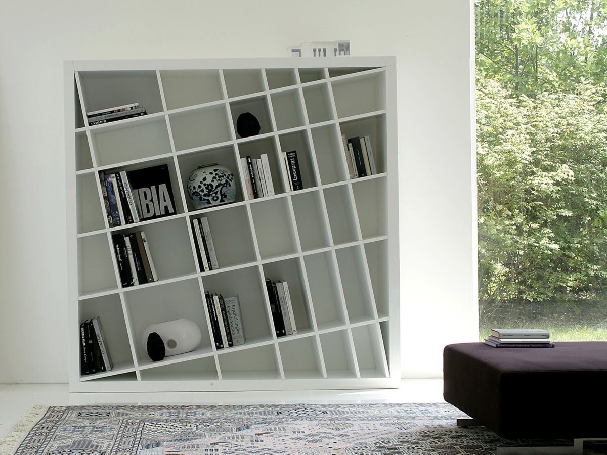 Стильный шкаф для книг