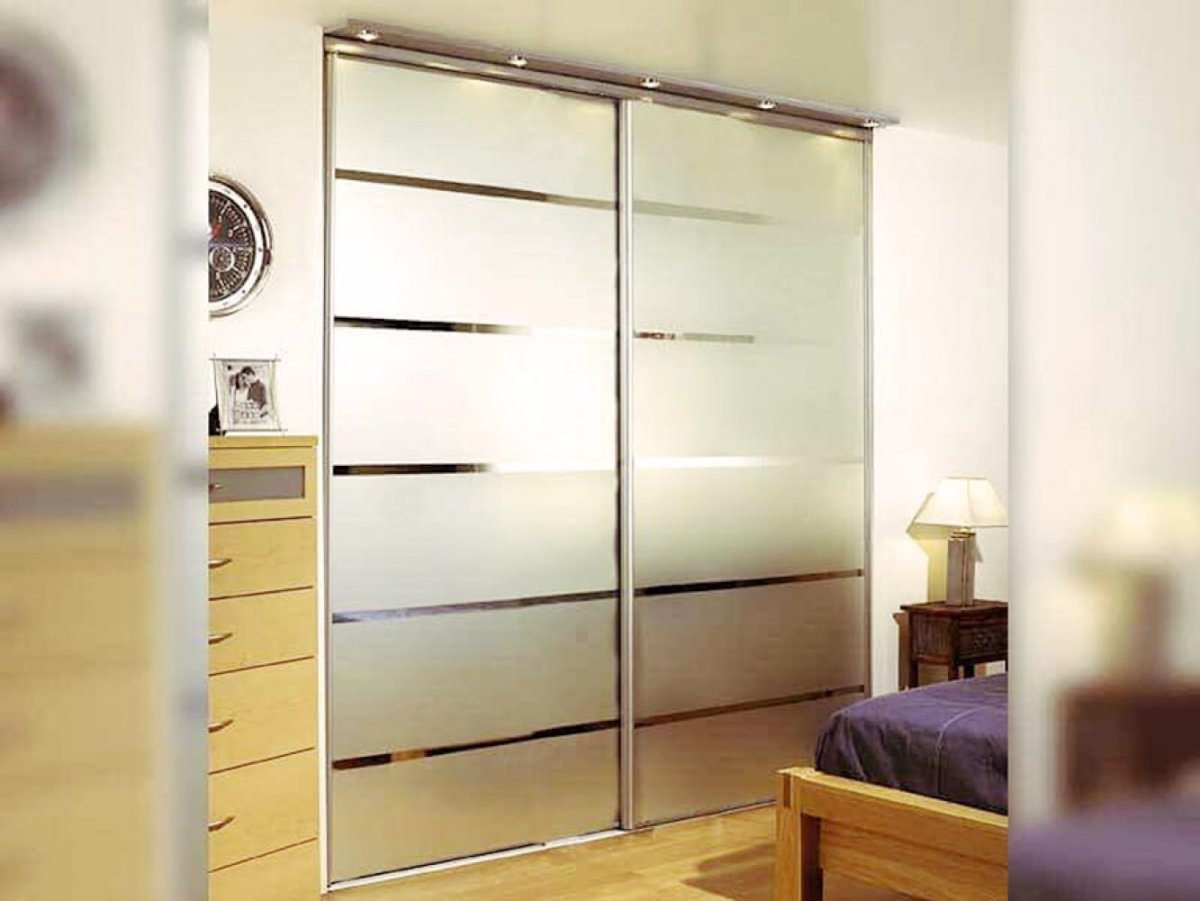 Раздвижная дверь с зеркалом