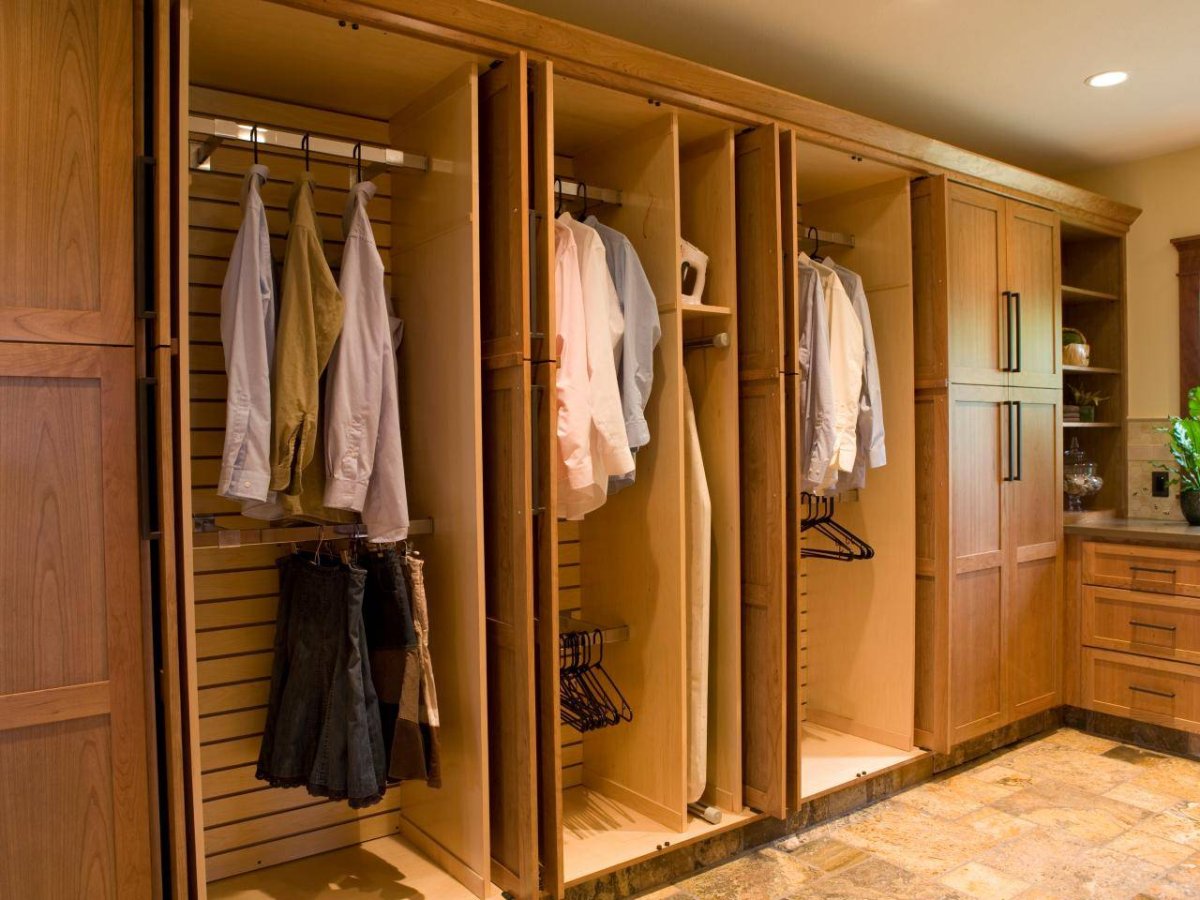 Прихожая для большой семьи