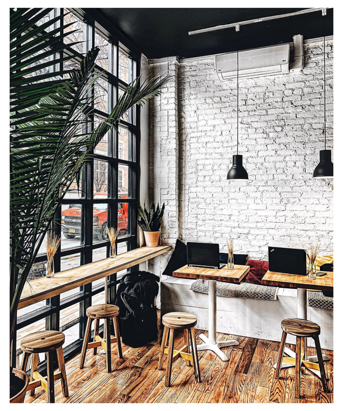 Маленькая кофейня в стиле лофт