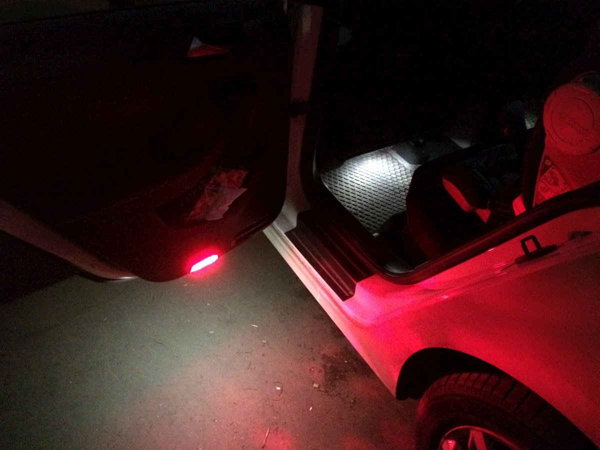 Подсветка дверей Киа Рио 4