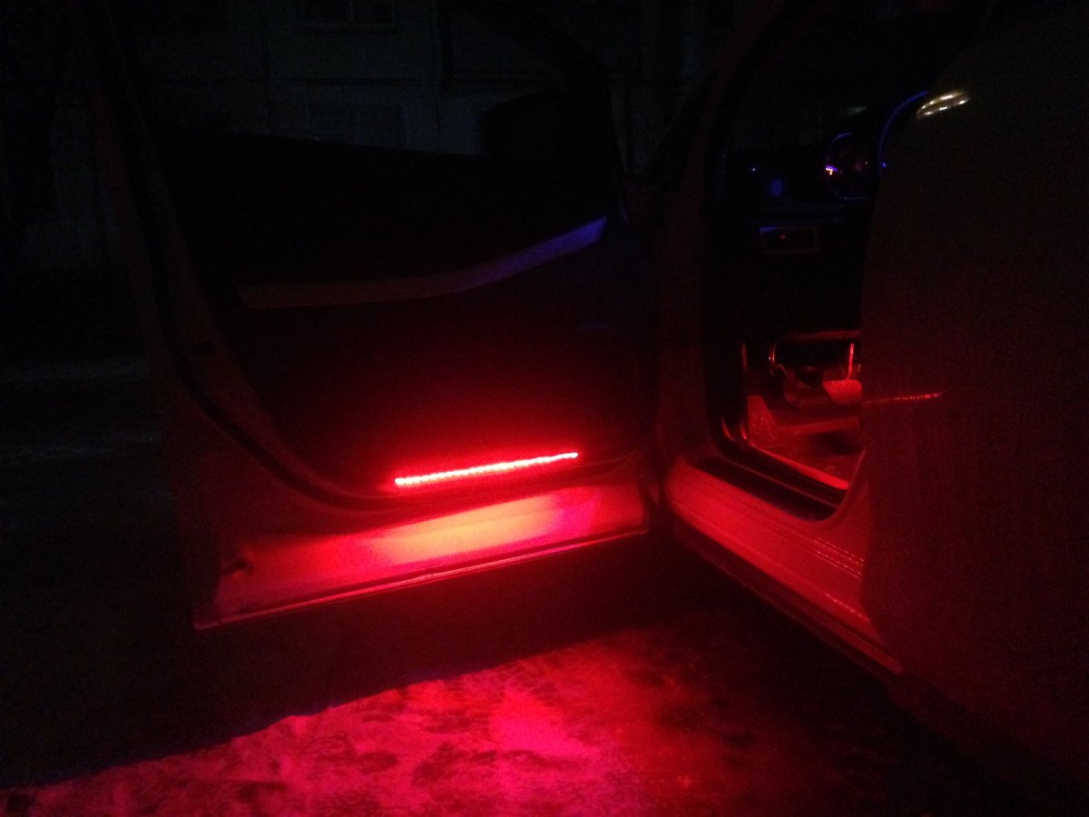 Подсветка дверей Мазда сх7