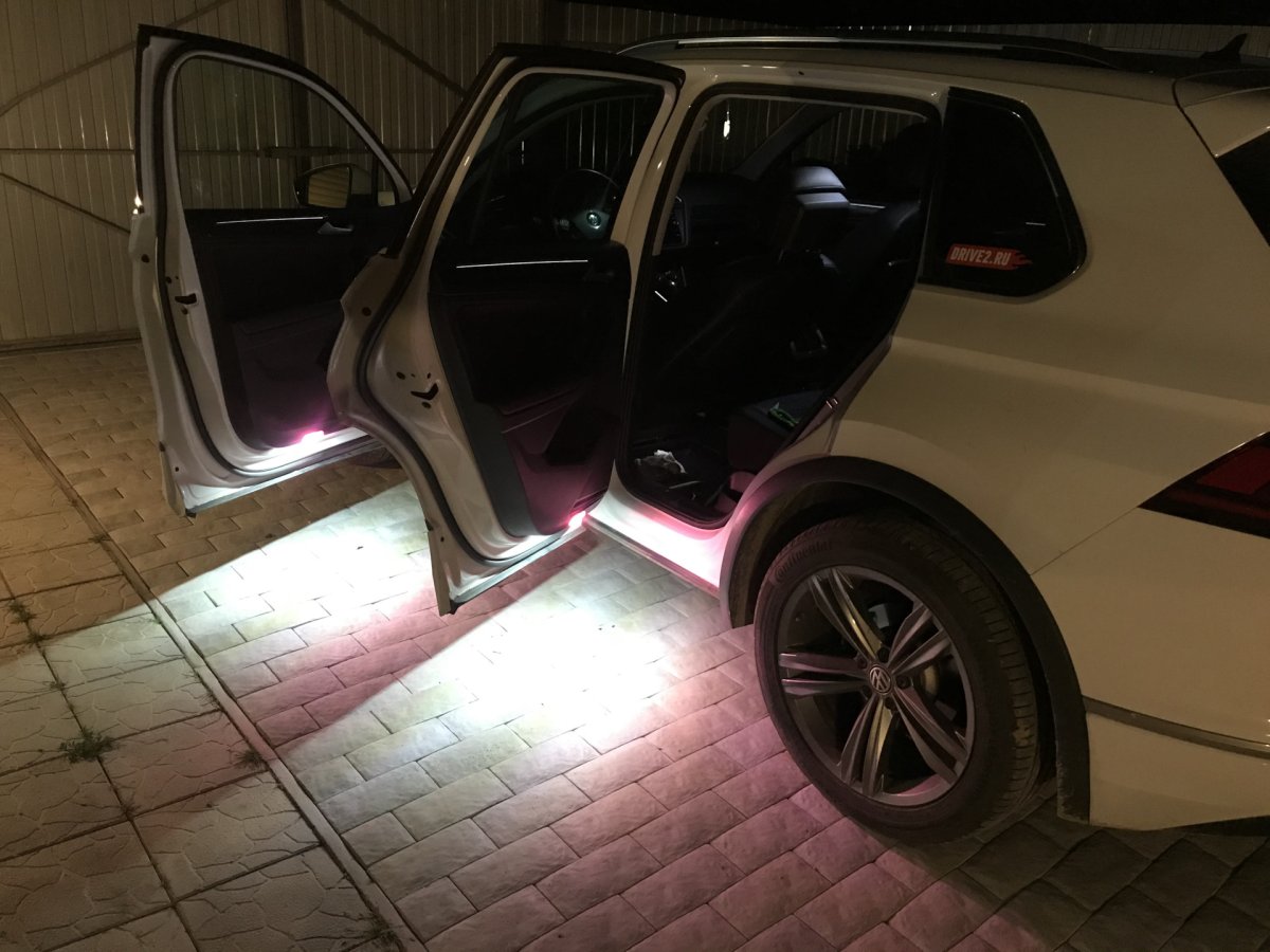 Подсветка дверей с логотипом Фольксваген Пассат б6